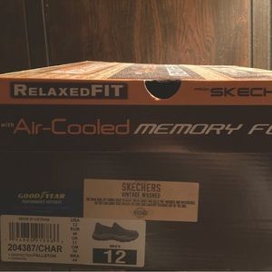 NEW Men’s Sketchers Sneakers size 12